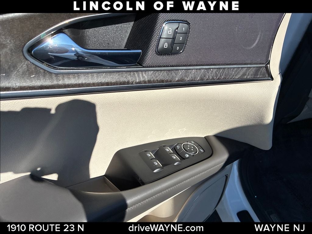 2019 Lincoln Nautilus Select