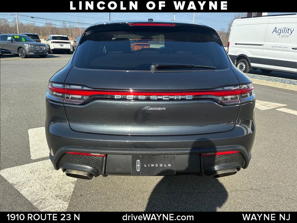 2022 Porsche Macan Base