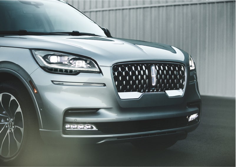 The available adaptive pixel LED headlamps of the 2023 Lincoln Aviator® SUV activated | Lincoln of Wayne in Wayne NJ