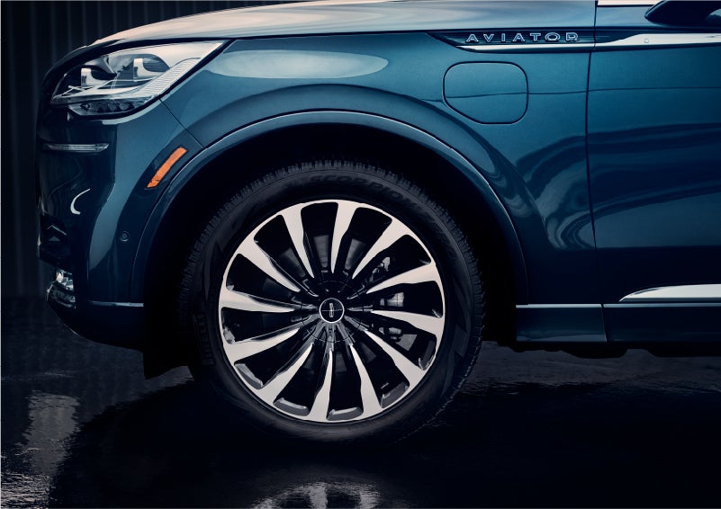 The 2023 Lincoln Aviator® Black Label Grand Touring model with unique 12-spoke wheel | Lincoln of Wayne in Wayne NJ