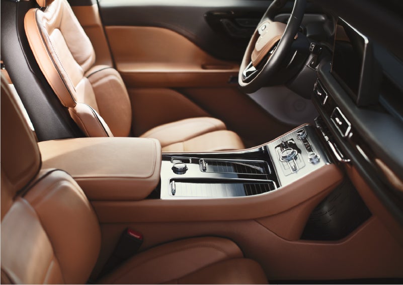 A 2023 Lincoln Aviator® Black Label model is shown in the Flight interior theme | Lincoln of Wayne in Wayne NJ