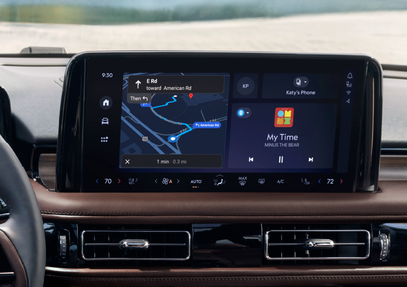 The 13.2-inch LCD touchscreen is showcased. | Lincoln of Wayne in Wayne NJ