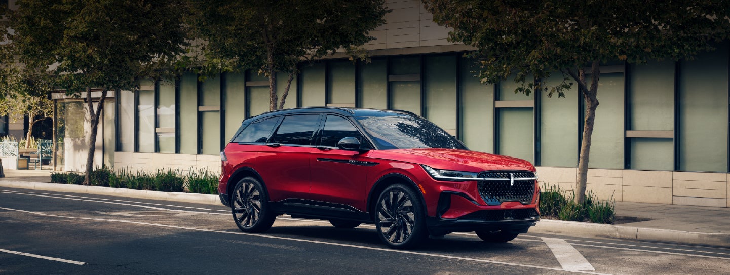 A 2025 Lincoln Nautilus® SUV with an available hybrid powertrain is parked in an urban setting. | Lincoln of Wayne in Wayne NJ