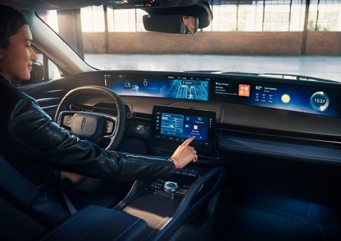 The driver of a 2025 Lincoln Nautilus® SUV interacts with the center touchscreen. | Lincoln of Wayne in Wayne NJ