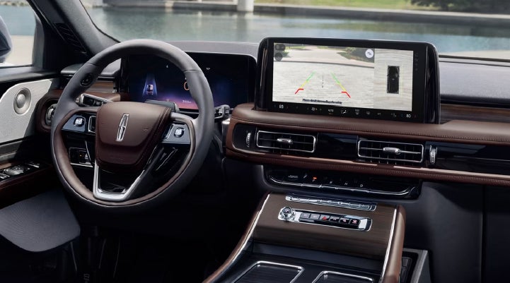 The backup camera of the 2027 Lincoln Aviator® SUV is displayed on screen. | Lincoln of Wayne in Wayne NJ